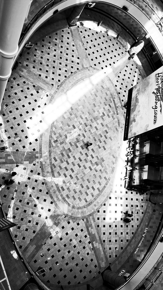 Frank Wong／洞里的狂人