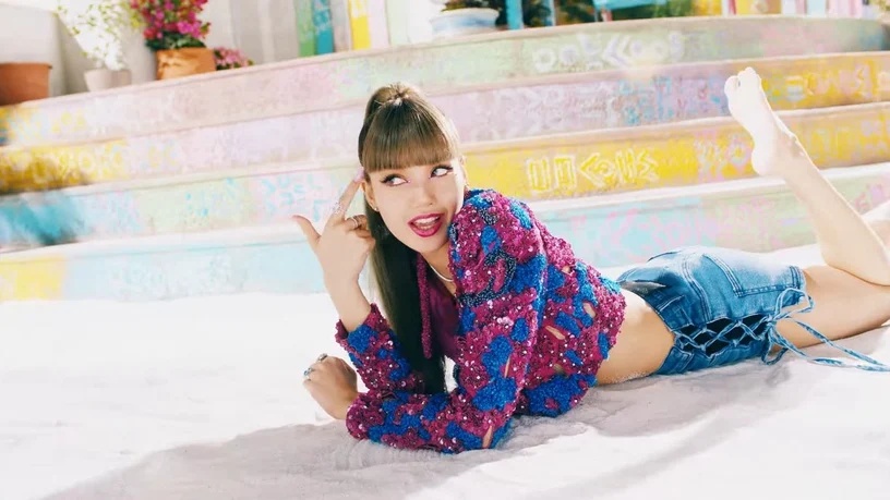 Lisa@BLACKPINK新歌MV化身泰国公主·90分钟破千万女歌手纪录