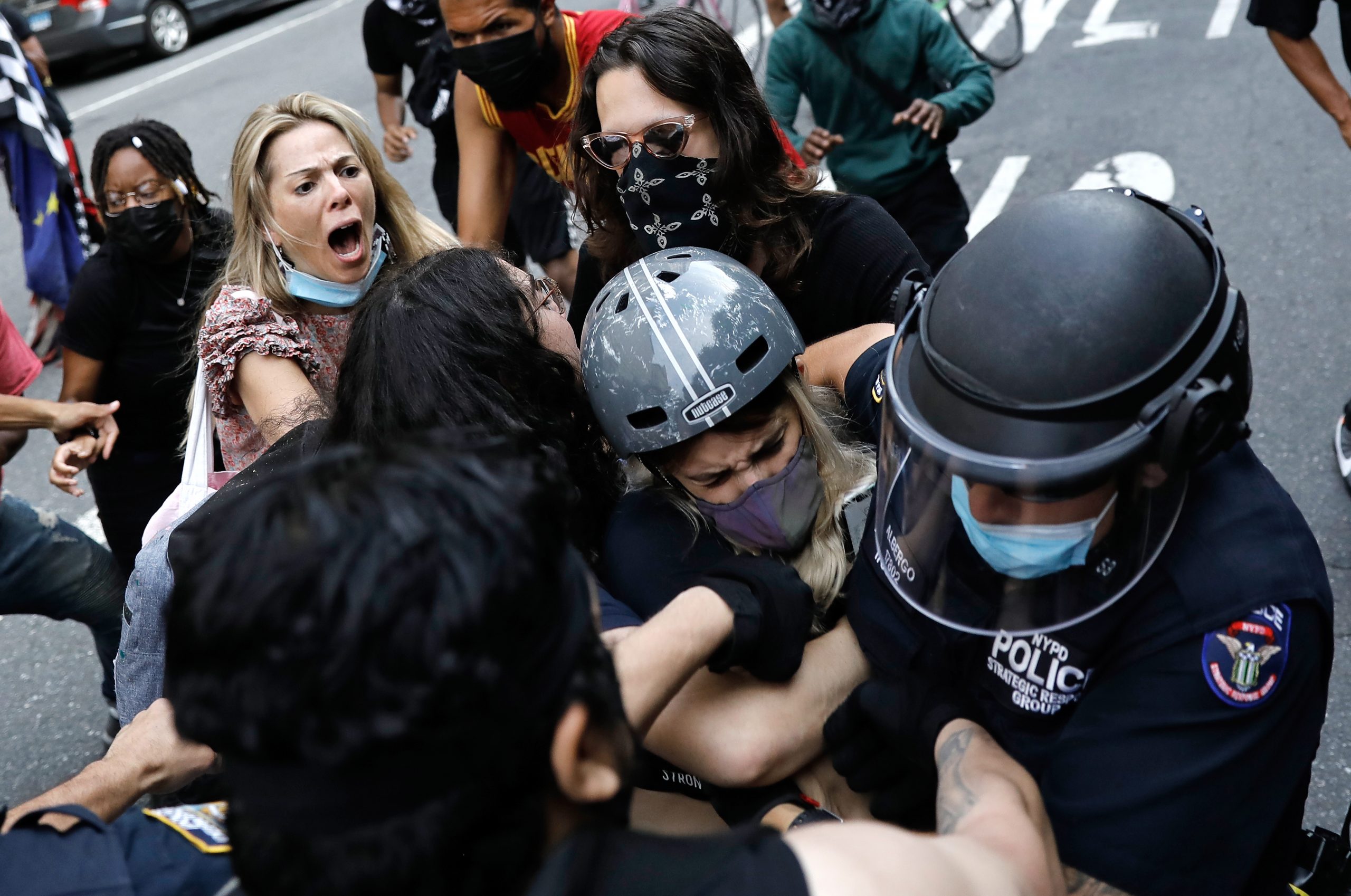 MET Gala|蕾哈娜布鲁克林斗放闪好甜蜜