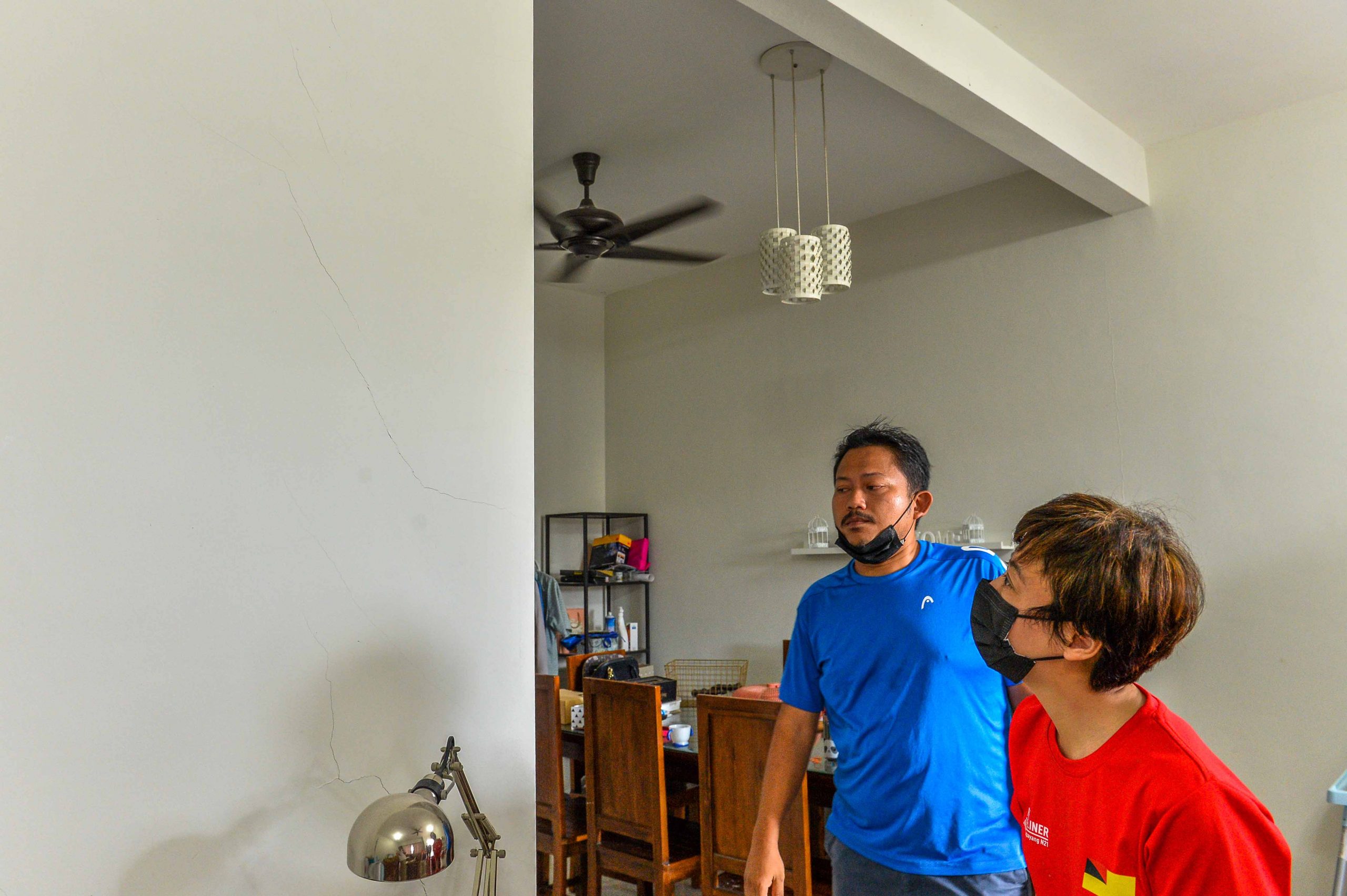 NS3头／工地炸石致20户裂痕，陈丽群介入协调，发展商居民达成共识