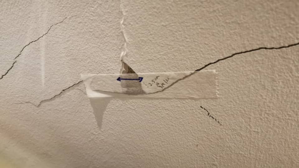 NS4头／炸石工程导致毗邻住家裂，居民担惊受怕