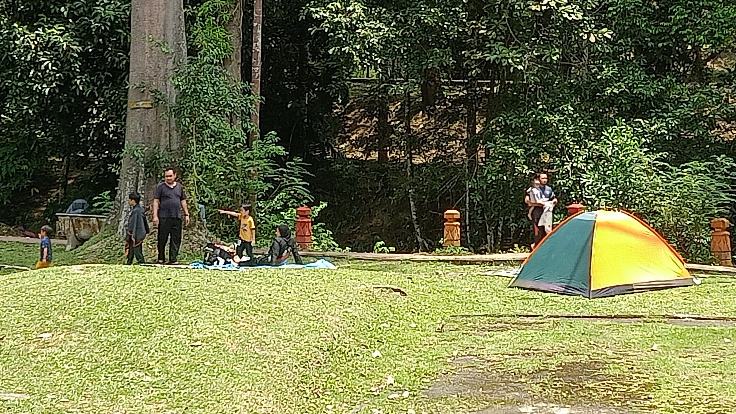 NS庇朥/乌鲁文都休闲公园迎来数百名游客戏水野餐