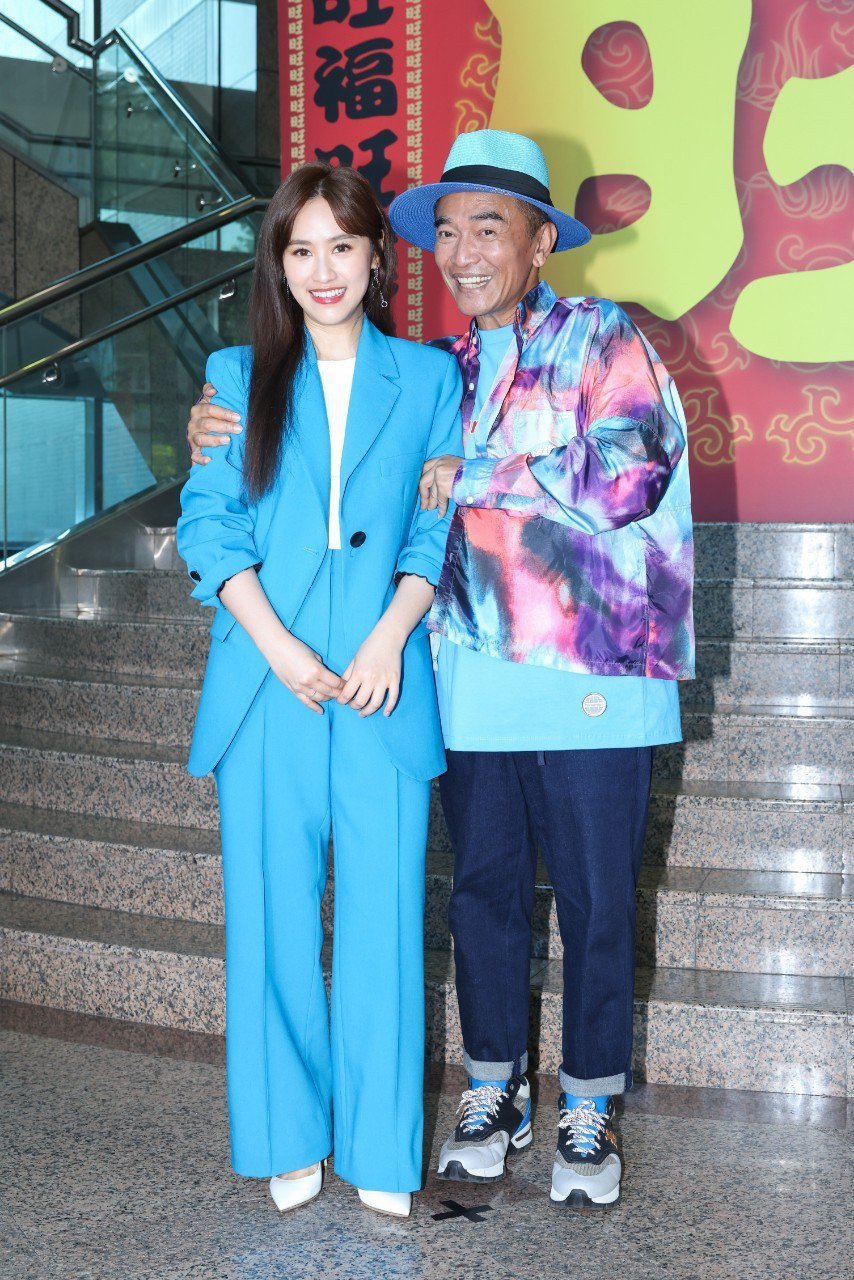 Sandy放闪CEO未婚夫．网狂赞男帅女美太登对