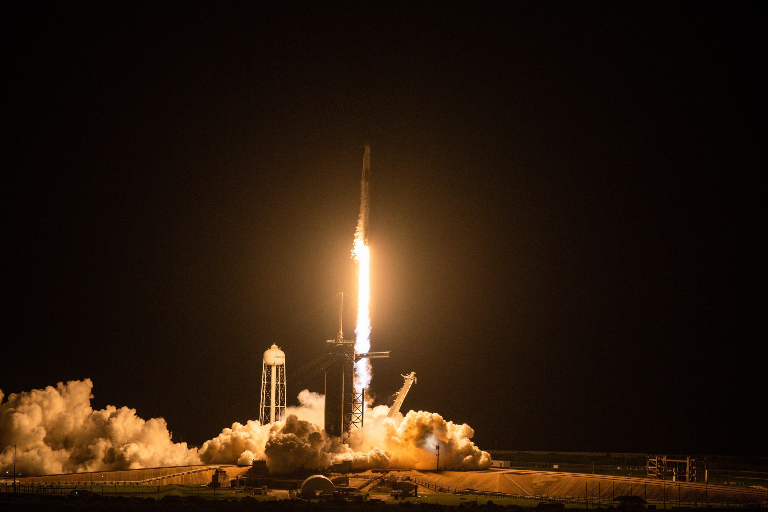 SpaceX“灵感4号”顺利升空 创下民间载人入轨新页