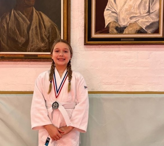 10岁哈珀比赛获银牌 贝克汉姆骄傲分享：我的柔道明星	