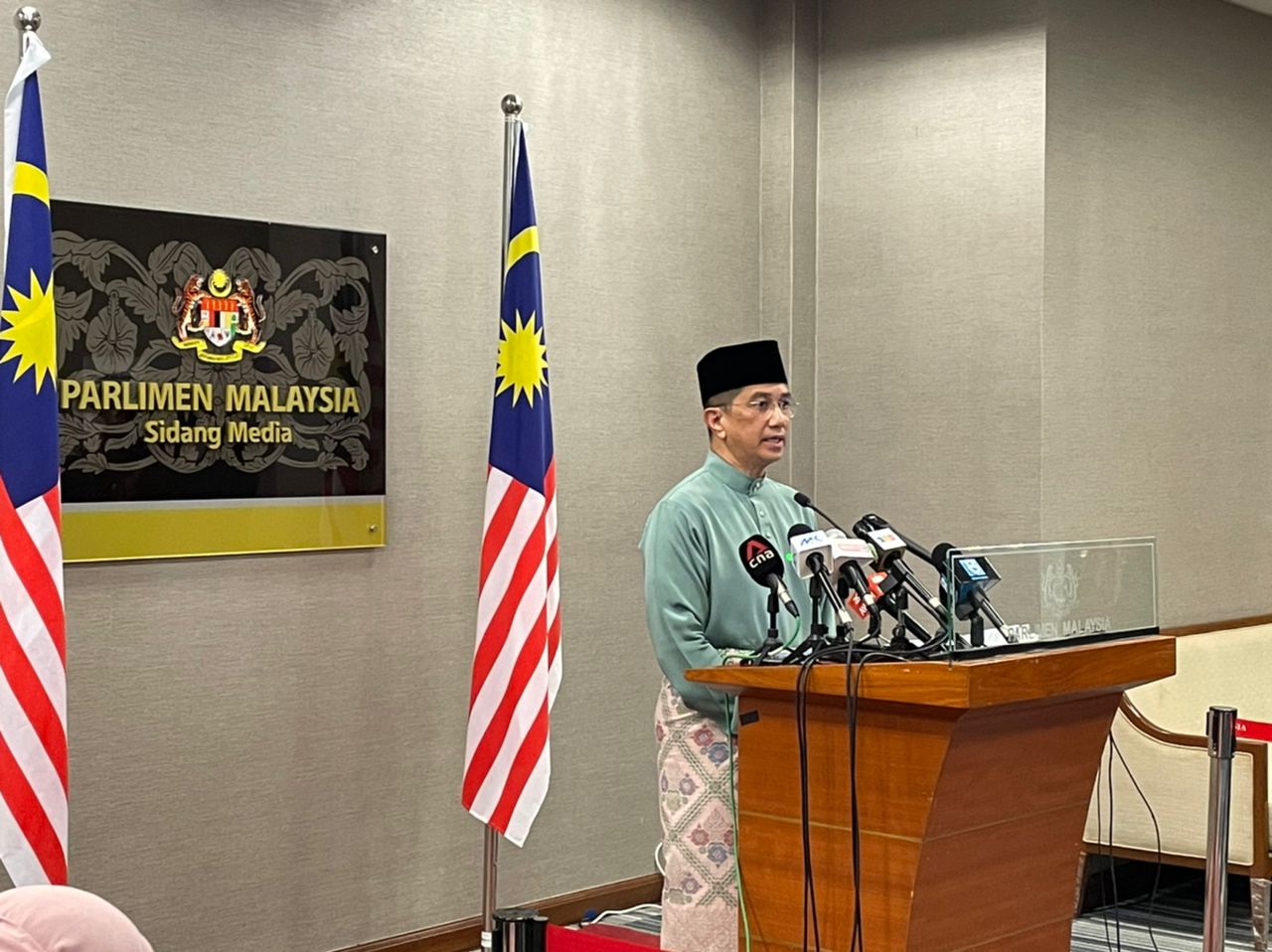 2022年财案具吸引力 阿兹敏:可让外国投资者重返大马