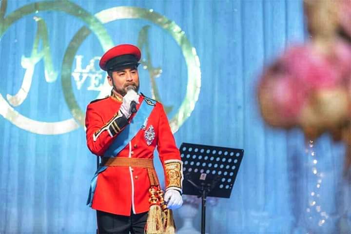 22/10:有故事的人/歌舞圆梦闯出一片天--叶圹闻