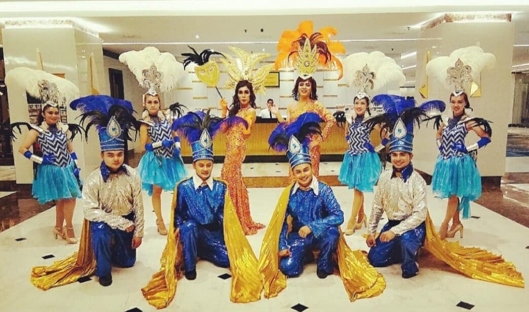 22/10:有故事的人/歌舞圆梦闯出一片天--叶圹闻