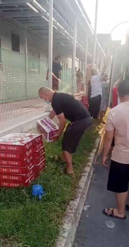 3好心妈妈号召300多人 捐赠惹兰都康客工物资