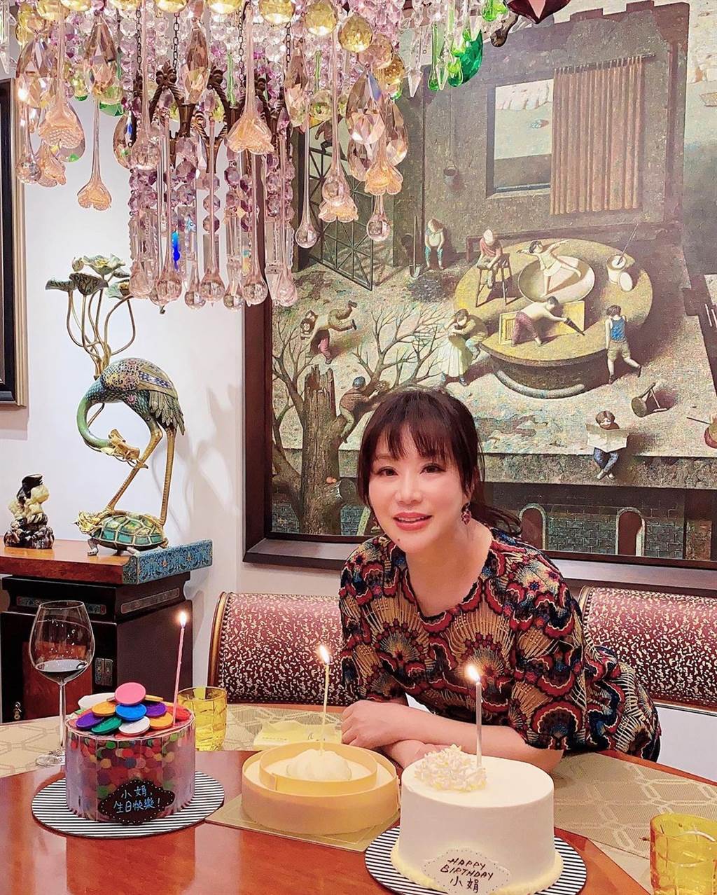 64岁吕良伟身价破6亿 浮夸中式豪宅内装曝光