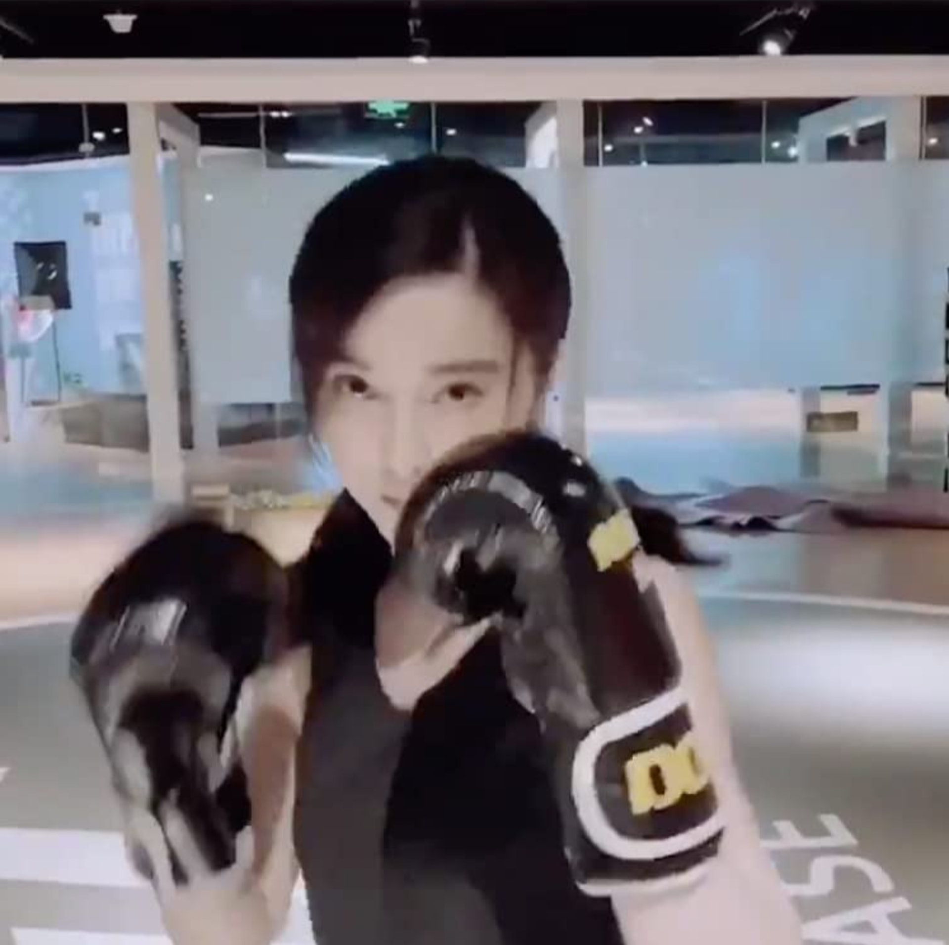 ​《355》曝全新预告  范冰冰秀英语