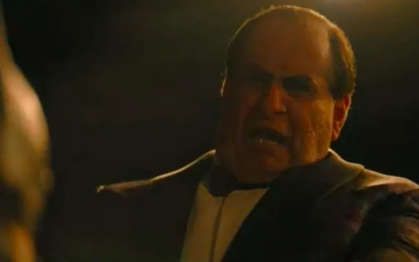 《蝙蝠侠》猫女造型曝光 罗拔柏汀森飞车冲火海