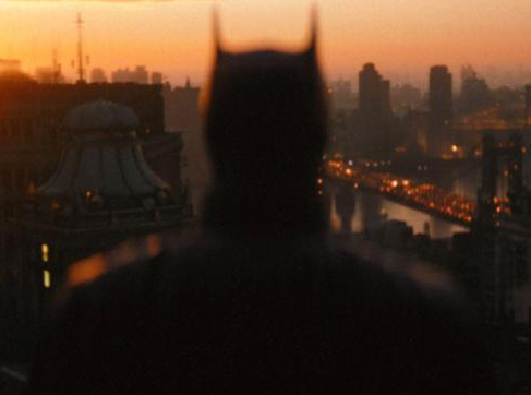 《蝙蝠侠》猫女造型曝光 罗拔柏汀森飞车冲火海