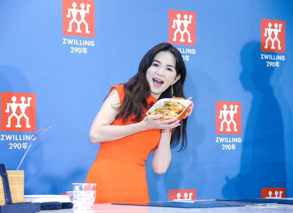 ​曝S.H.E月底合体   Ella甜炫老公费洛蒙不输瘦子