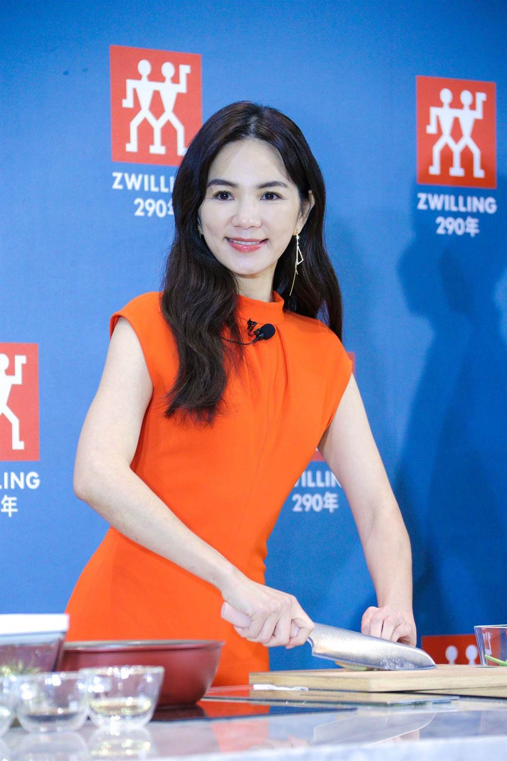 ​曝S.H.E月底合体   Ella甜炫老公费洛蒙不输瘦子