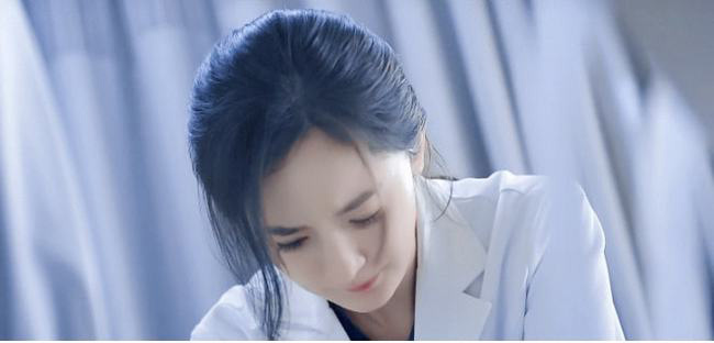 杨幂演医生刘海太长 被吐槽不专业太出戏