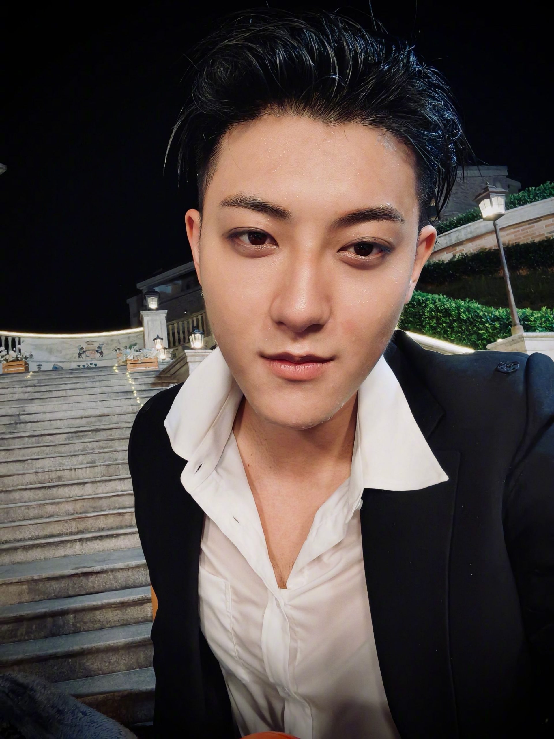 ​黄子韬被逼陪酒  气炸踢爆圈中潜规则