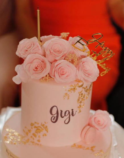 ​黎姿庆50岁生日．老公低调坐边角