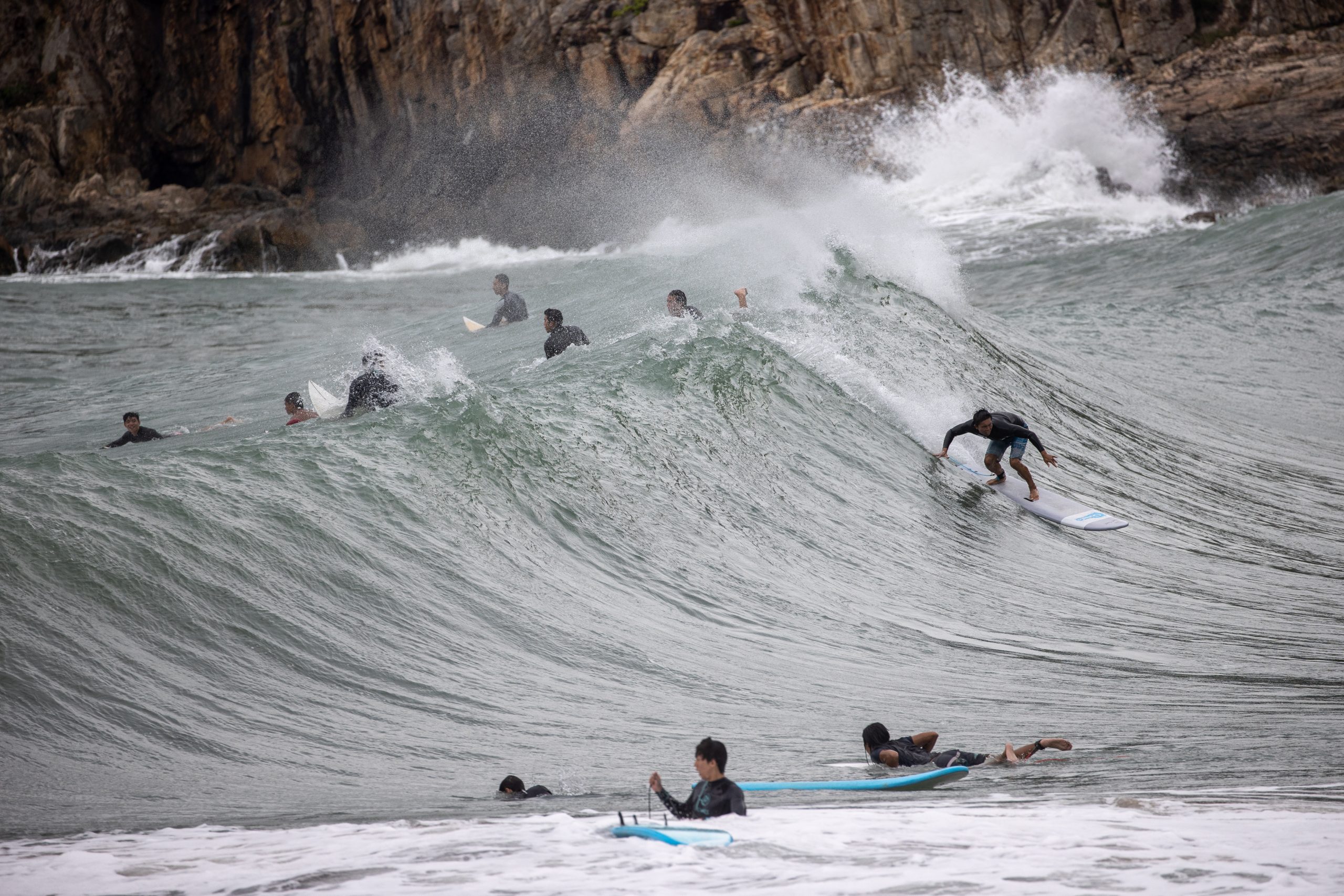 “圆规”增强为台风 袭港期间已酿1死5伤