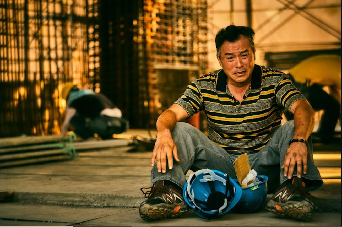 《做工的人》封金钟迷你剧集视帝.李铭顺视讯哽咽领奖