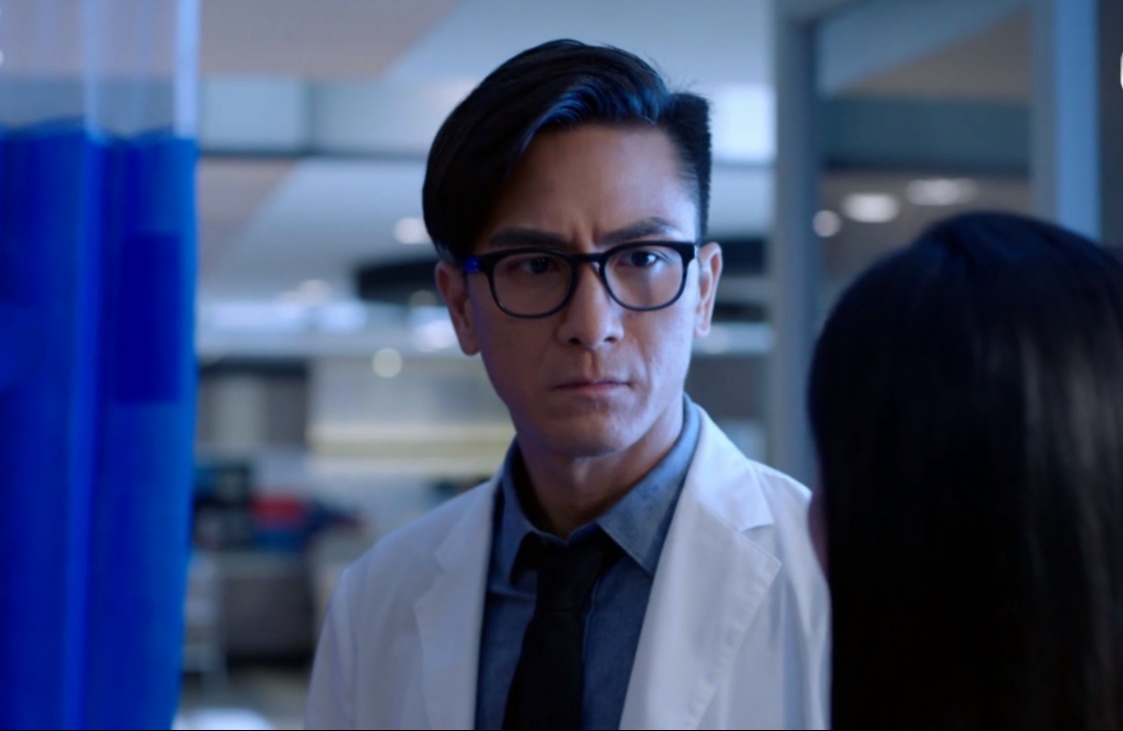 《星空下的仁医》|医生角色“Law霸式” 郑嘉颖被网吐槽没变化