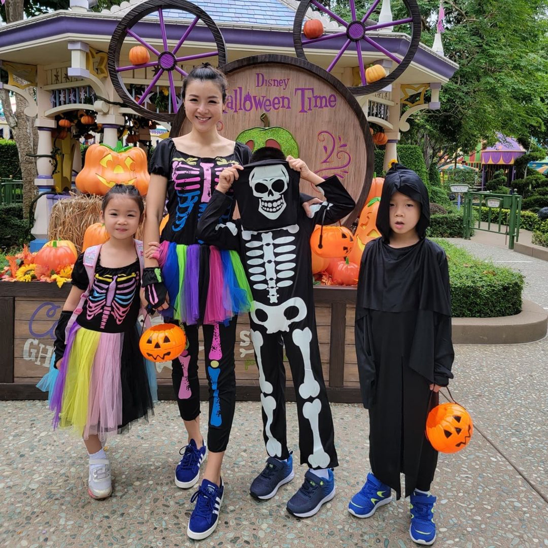 万圣节最夯造型 小S神还原《鱿鱼》001号