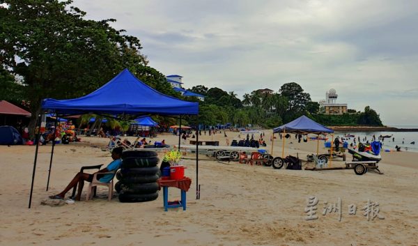 不满沙滩业者赶客,大臣偕安华与遮阳棚出租业代表对话,火药味浓