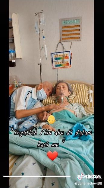 不离不弃的爱 爷爷与卧病在床的妻子交换戒指