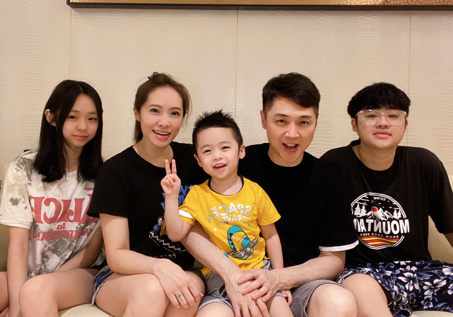 与妻庆17周年爆出意外!宋达民血流如注急送医