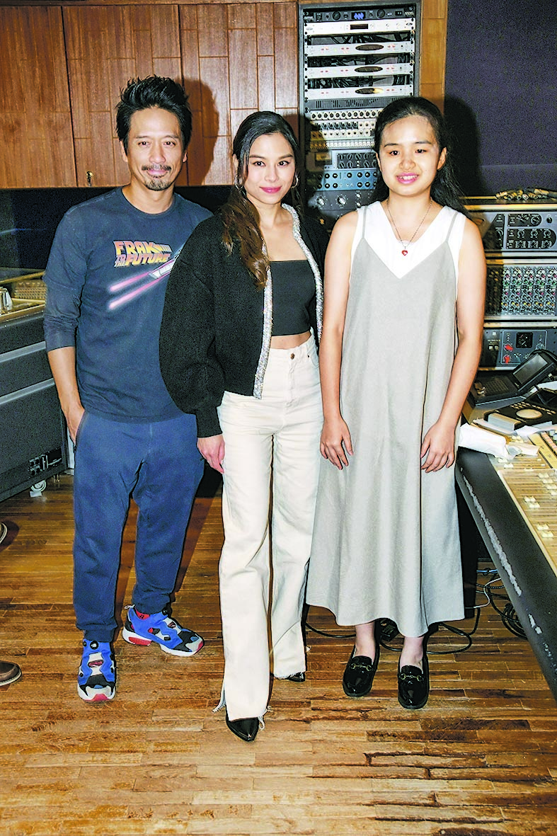 与视障歌手萧凯恩合唱 李幸倪思乡病又发