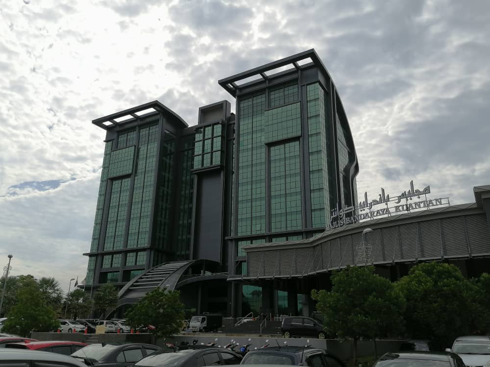 东3：关丹市厅本星期日五办“垃圾换现金”。