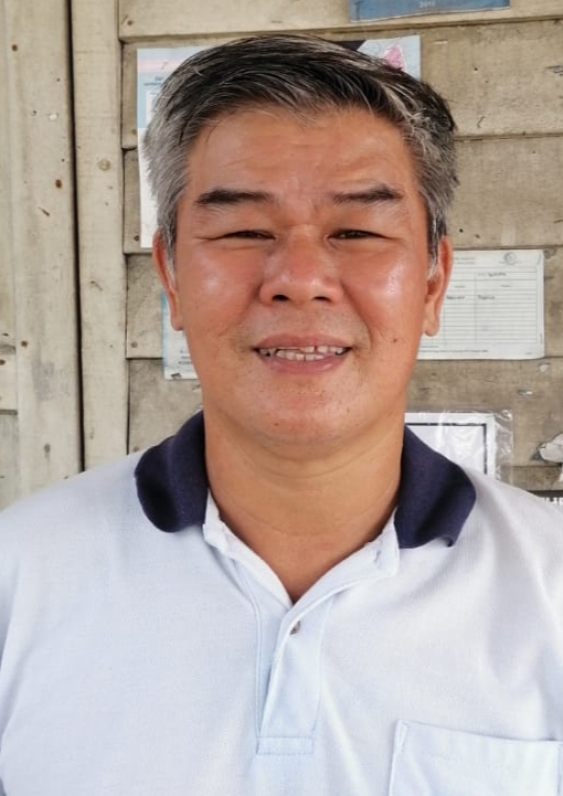 东:水利灌溉局官员到暹猛新村视察崩塌河堤地点及测量,村委会祈尽速维修