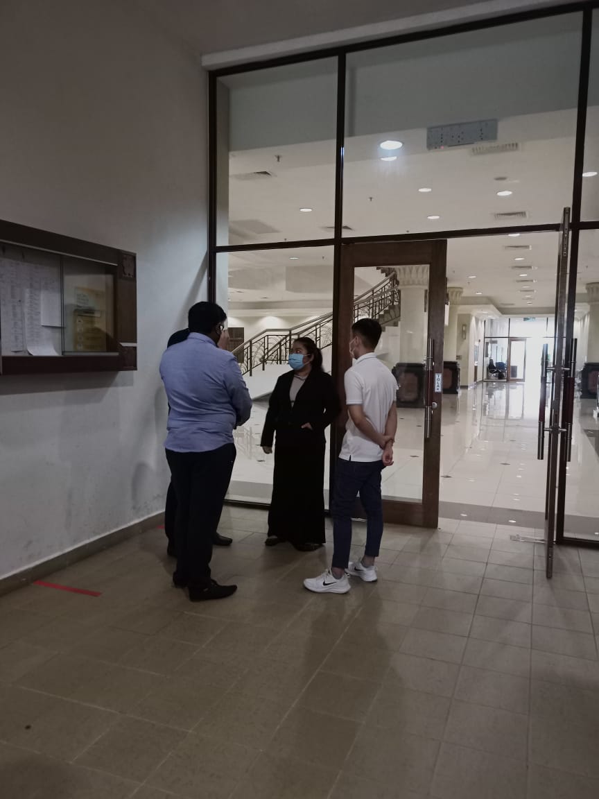 东:3名青年涉网上高回酬投资骗案被控上推事庭,他们否认有罪后获准保外候审。