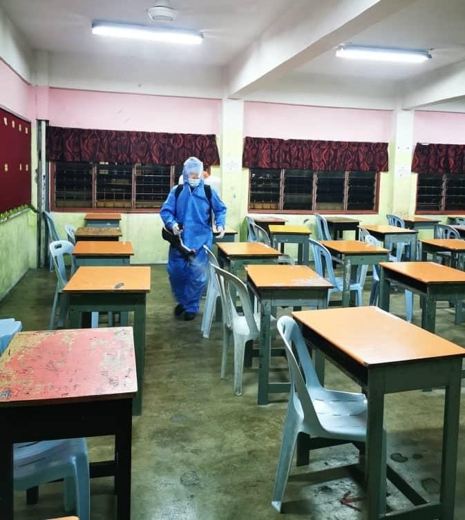 东:中小学本月25日轮流复课,校方和家协安排感烦恼。