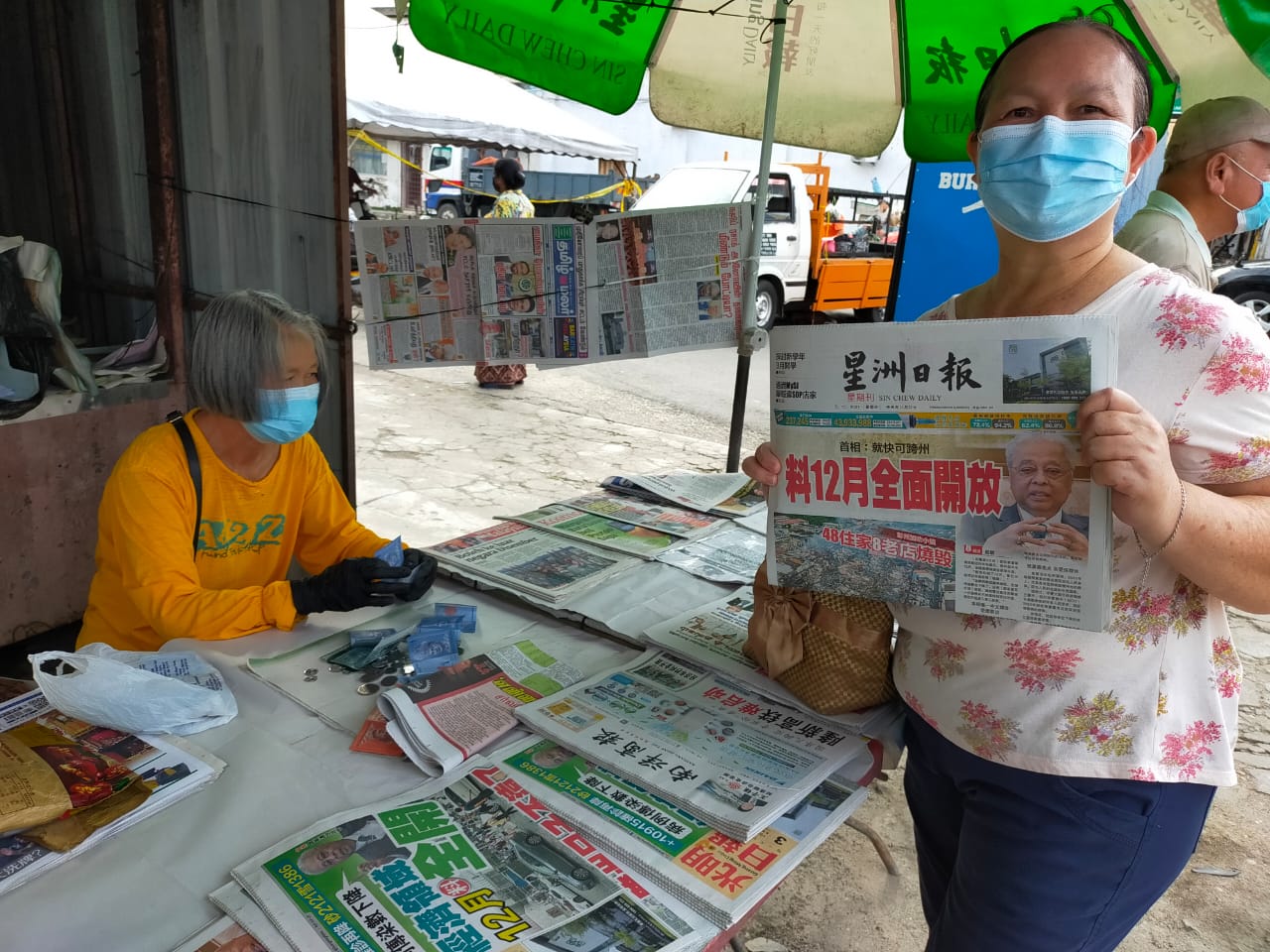 东:各政党和团体伸出援手