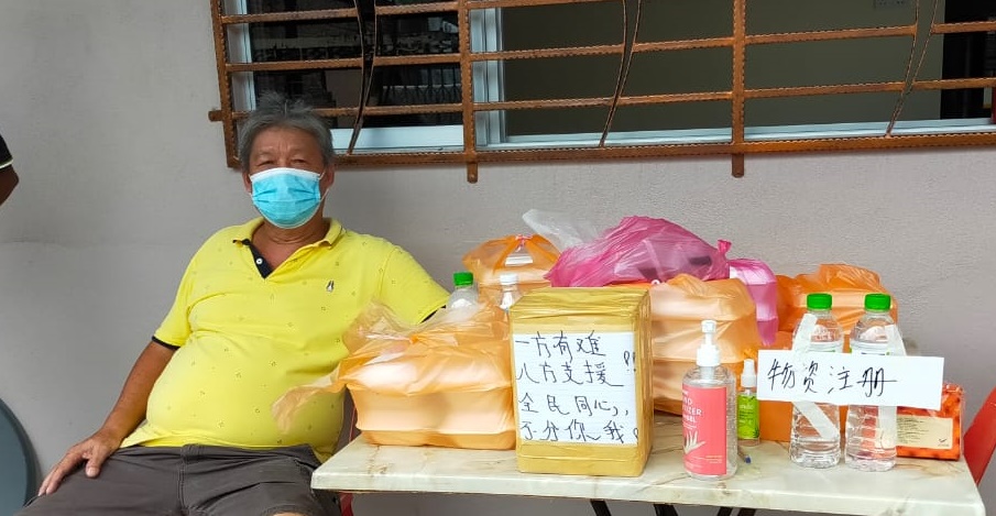 东:各政党和团体伸出援手