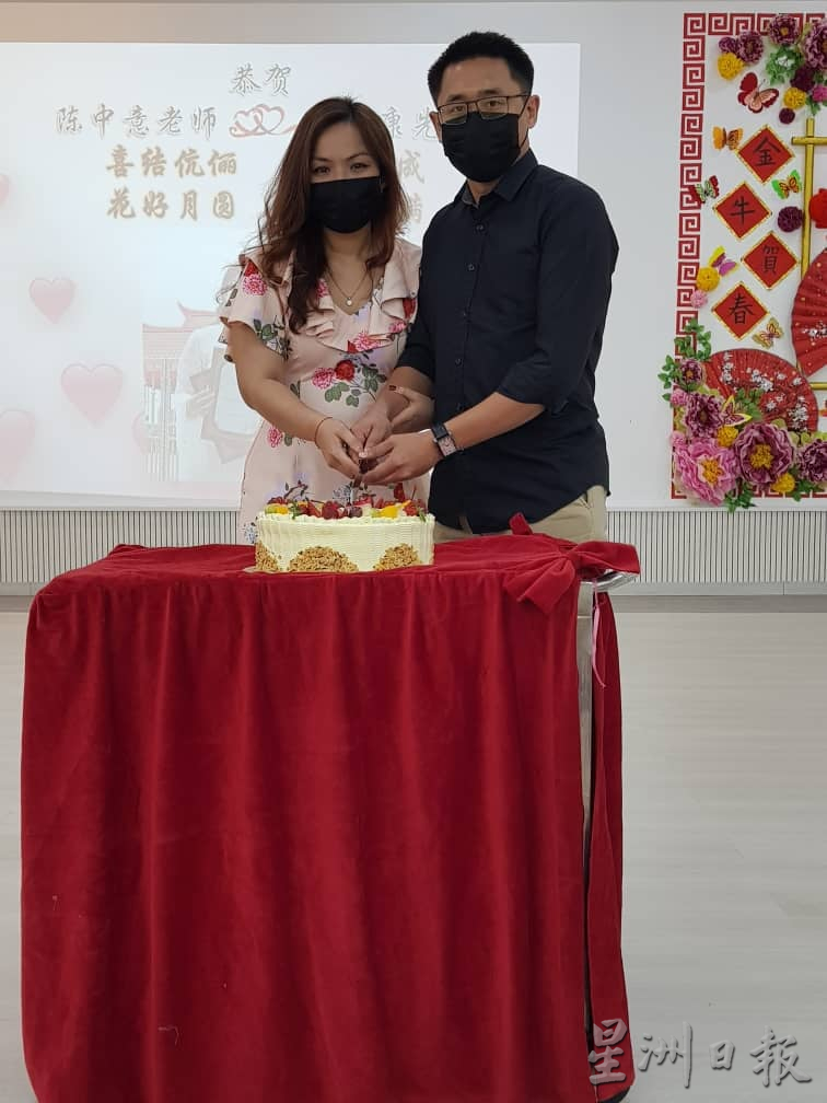 东：哥市培植华小同日举办“2021年培植董教联合会长期服务”颁奖仪式、欢迎黄玉莉副校长重返培植，以及恭贺陈中意老师于归之喜。