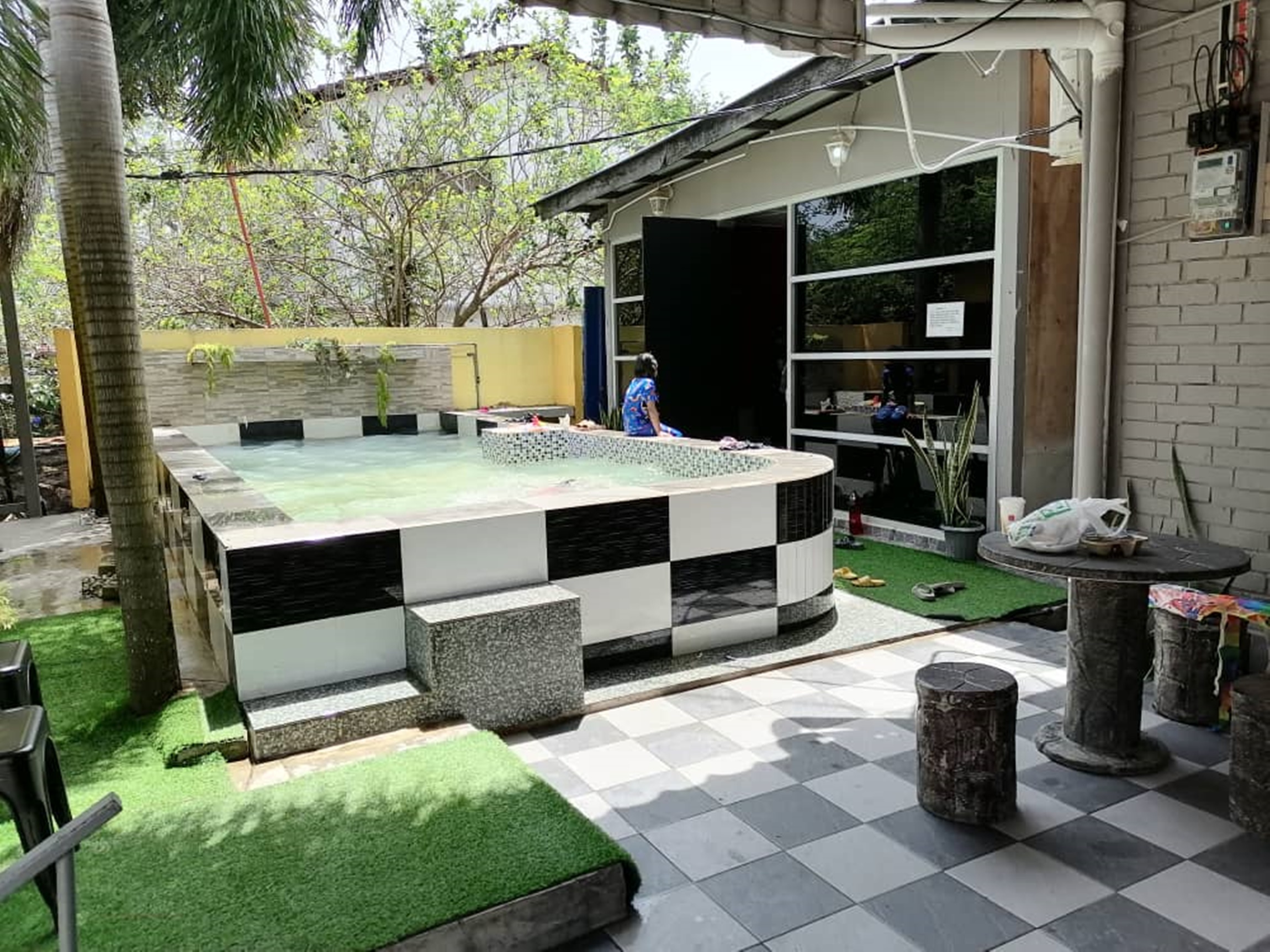 东:带动观光活动生意旺,民宿业者盼第四阶段大幅振兴经济。