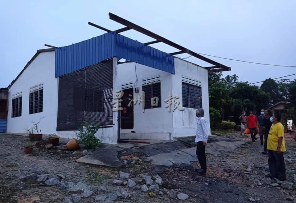 东：柏朗埃土展区狂风暴雨破坏68民宅，黄德派物资和1万7600元救济金予灾民