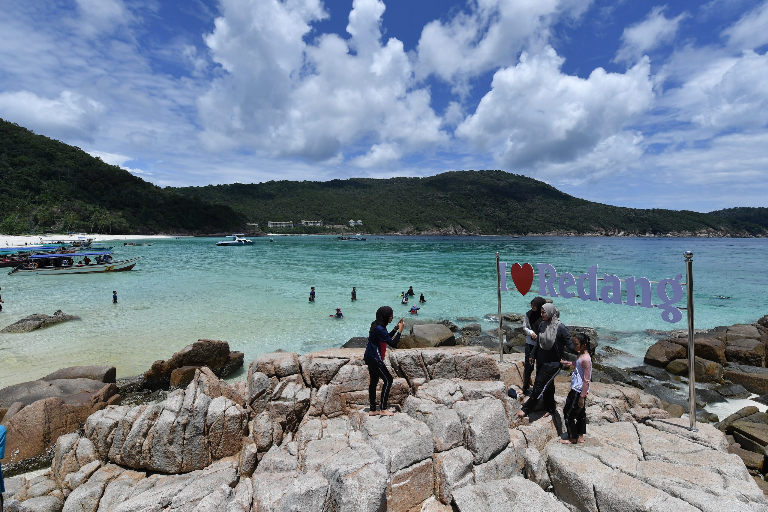 东:登州大臣拿督斯里阿末山苏里呼吁准备跨州回乡探视家人,或者前来登州游玩的民众实践“TRIIS”