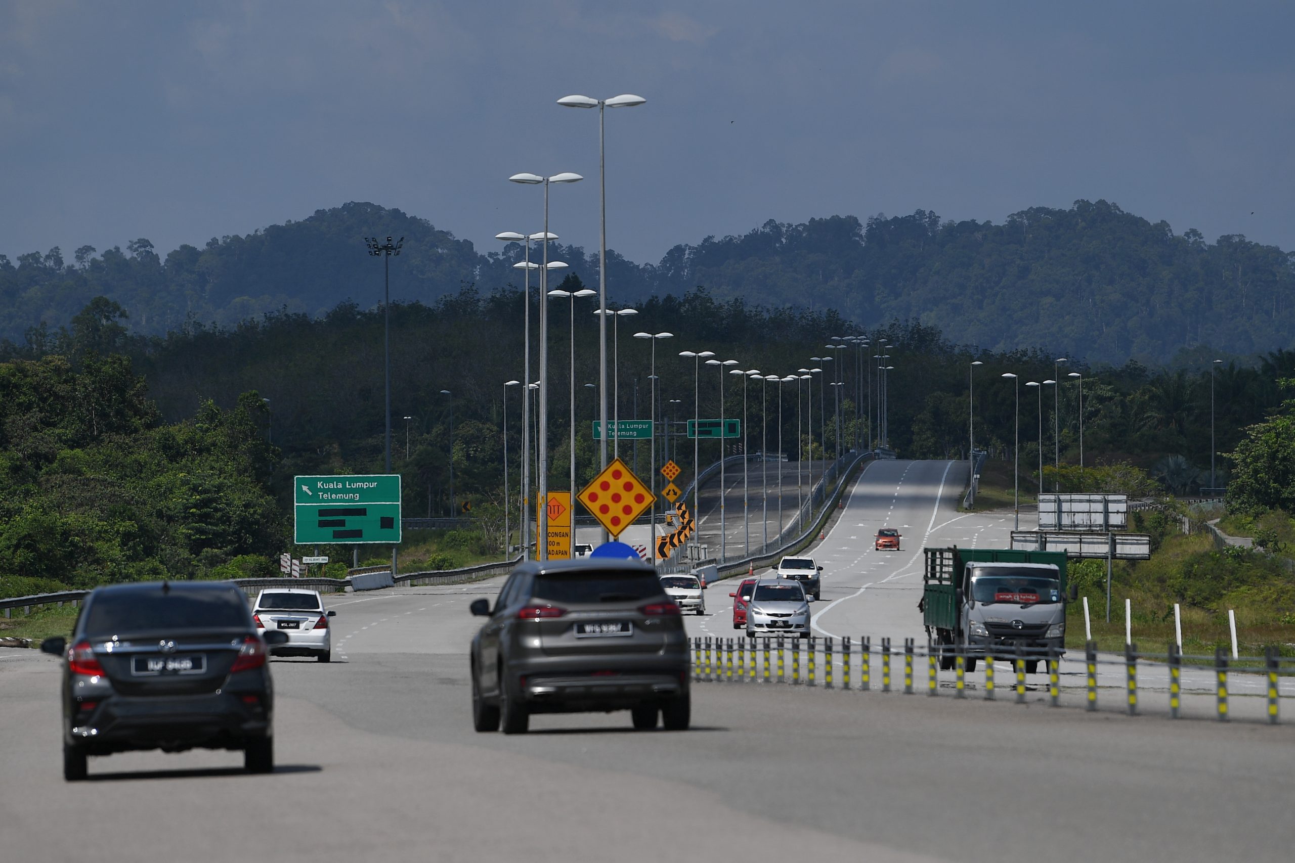东:登州警方预测来临周末通过州际公路及第二东海岸大道进入登州的车辆将比平日增加2倍。