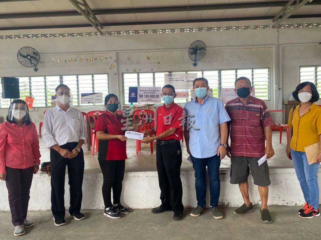 东：立卑3华人新村助加叻火灾筹款