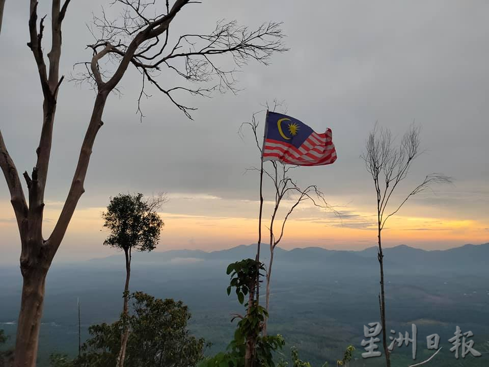 东:重阳节诗诺朗登山少