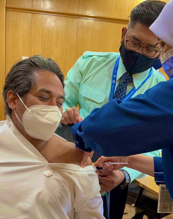 两剂科兴+1剂辉瑞 凯里以身试打混合针:我很好!