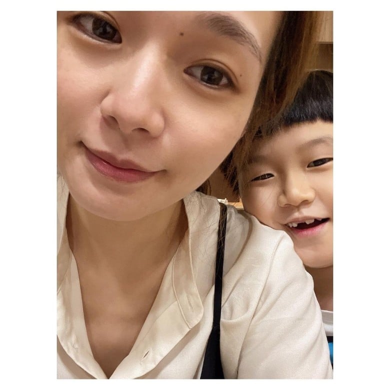 两星期前突晕倒|血压太低惹祸 吕慧仪贴母子合照报平安