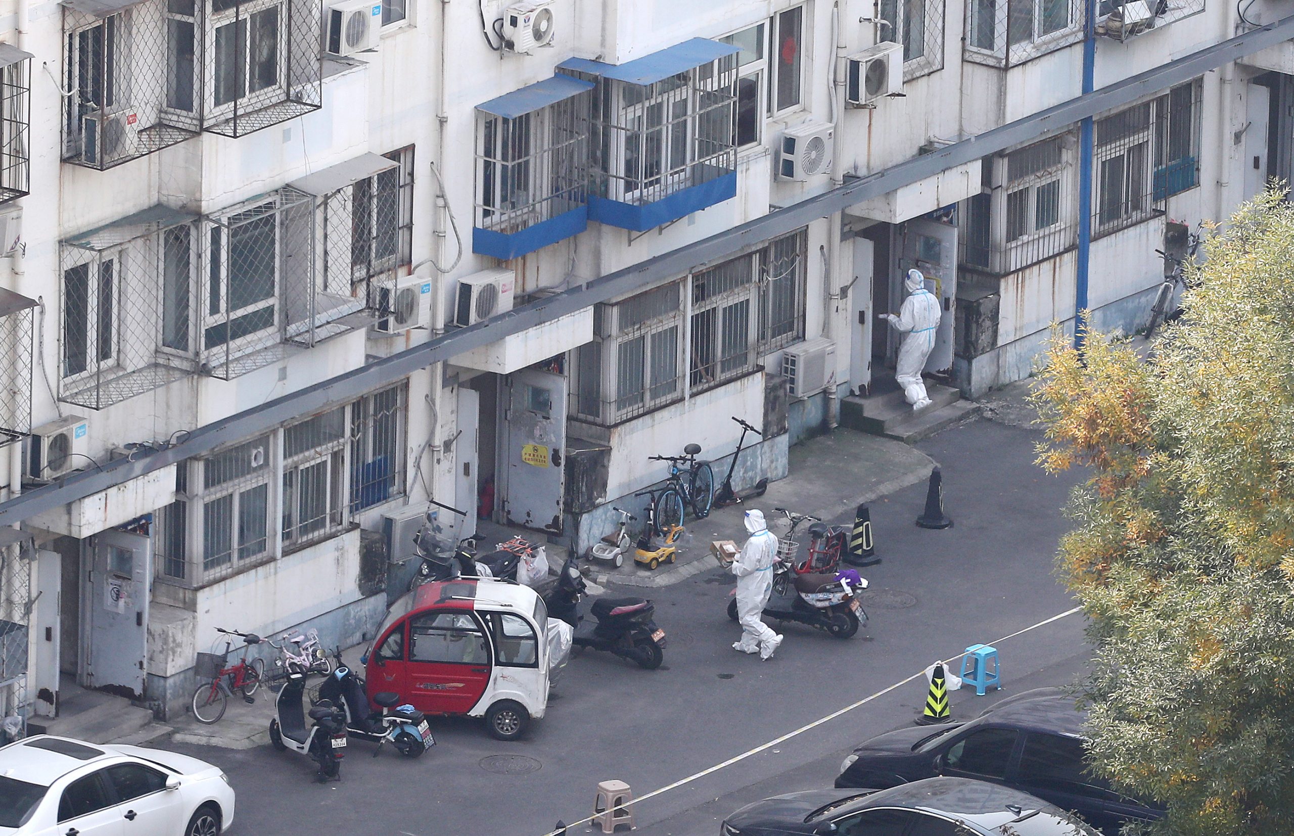 中国卫健委:“自驾游”疫情涉13个旅行团或自驾游 扩散风险大