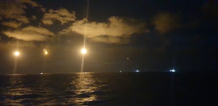 中国渔船在韩国海域沉没 12人获救3人失踪