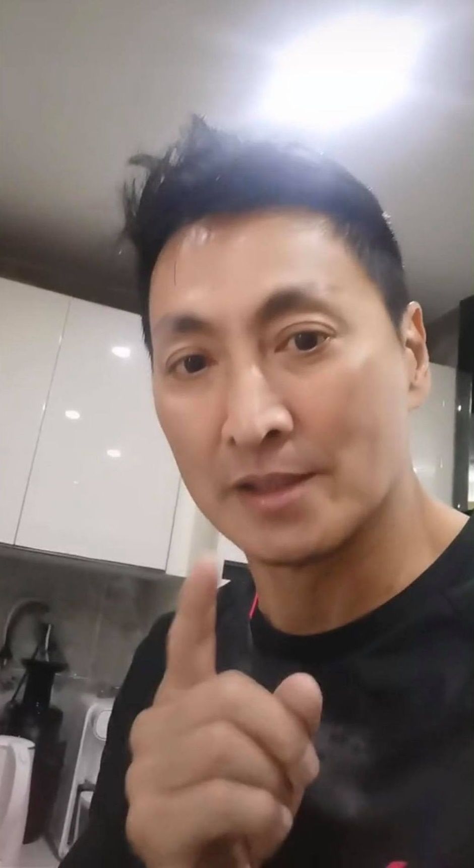 何家劲工厂招聘 2200低薪挨轰