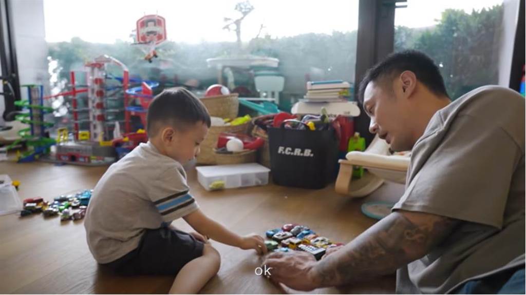 余文乐一口台湾腔 中国网民:好想扁你