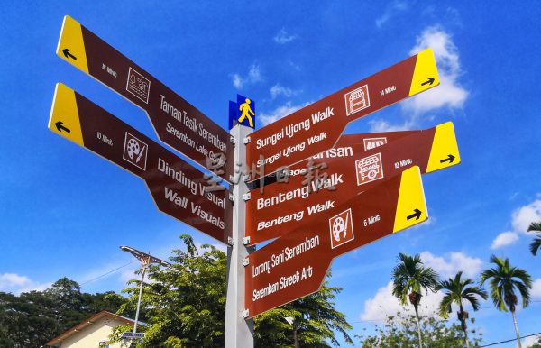 供fb/芙市政厅贴心导览,跟着指引漫步景点